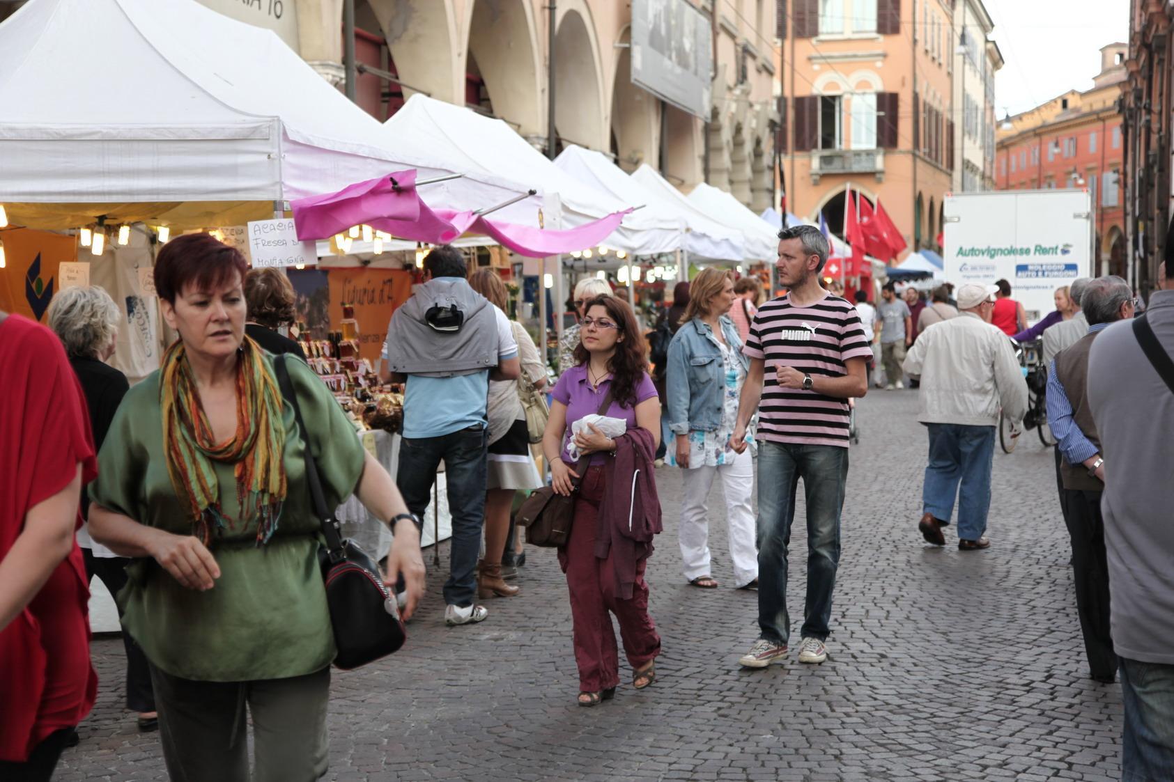 Ambulanti da tutta Europa per 3 giorni in centro storico da Modena -FOTO