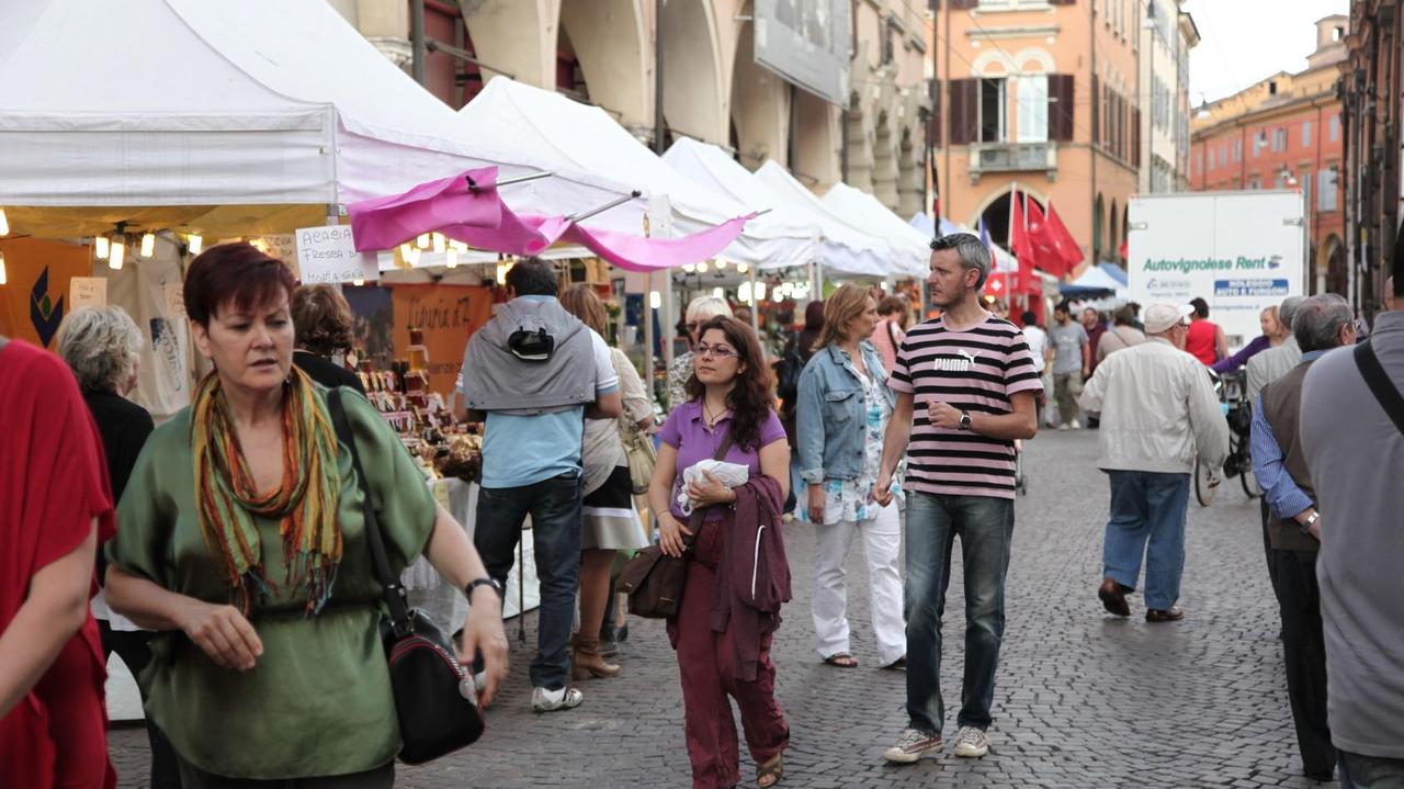 Ambulanti da tutta Europa per 3 giorni in centro storico da Modena -FOTO