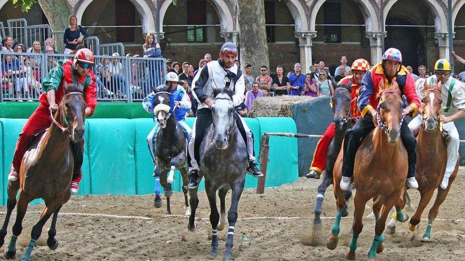 “Novanta” forza il canapo e “Grandine” finisce a terra.