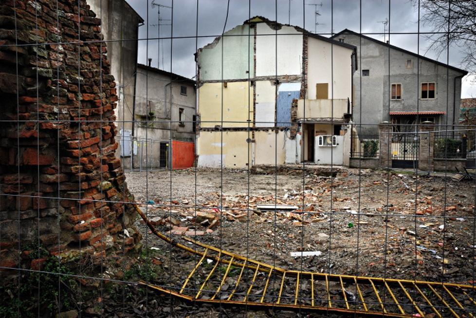 Mirandola, condannato sciacallo che rubava termosifoni 