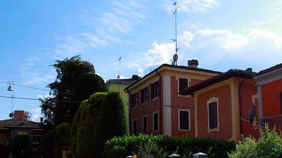 Modena, falsa assicuratrice entra in casa e le ruba i gioielli