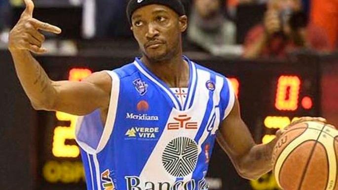 Uno striscione di buone vacanze ai tifosi canturini