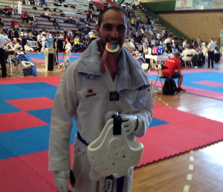 Dinamico Tempio, esperienze estere 