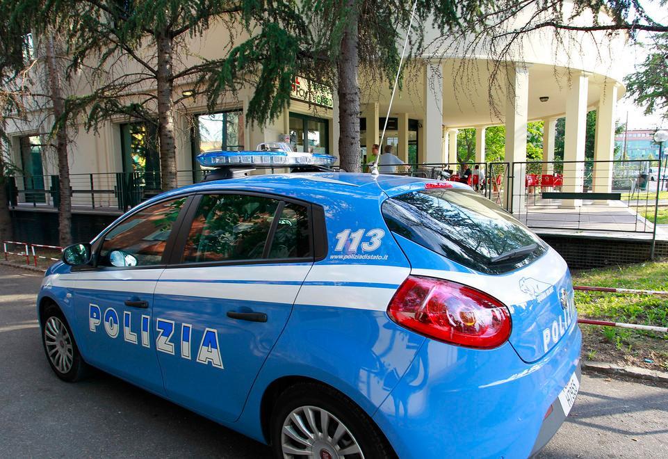 Rapina col cutter mille euro nella farmacia di via Giardini