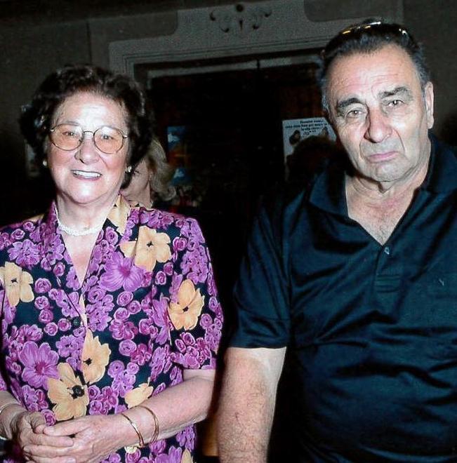 Azio Sassi e la moglie Paola in festa per le nozze d’oro