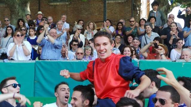 Palio, San Giovanni vince la Corsa dei Putti, a San Giorgio le Putte La corsa delle asine a San Benedetto