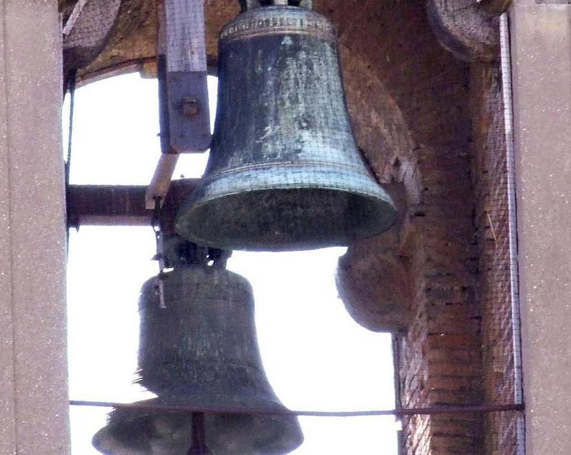 Guerra delle campane nel centro storico 