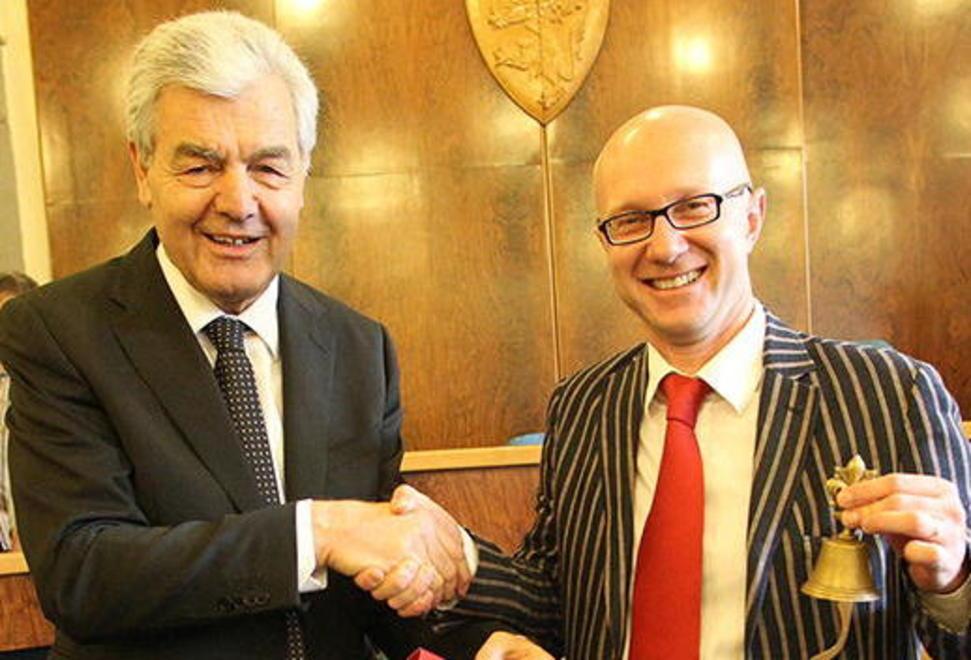 Premi e applausi per lettori e vetrine col nuovo sindaco 