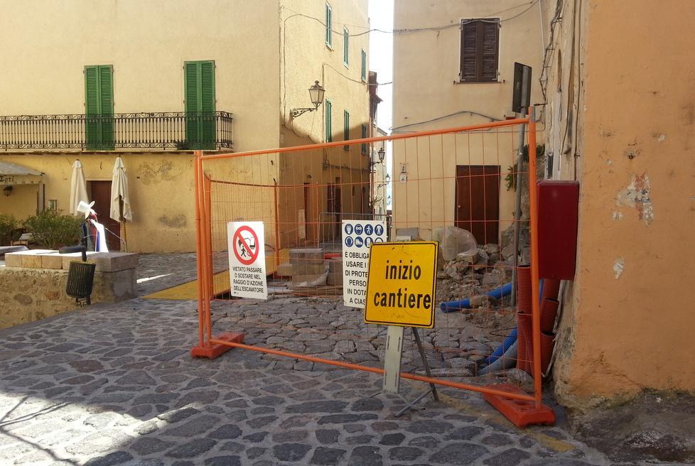  Lavori fermi a Castelsardo Commercianti esasperati 