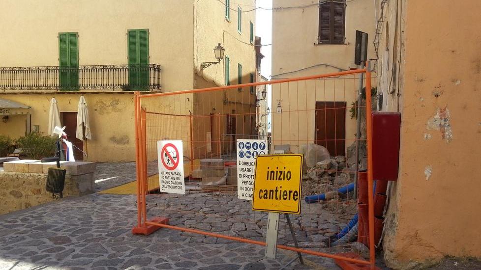 Lavori fermi a Castelsardo Commercianti esasperati