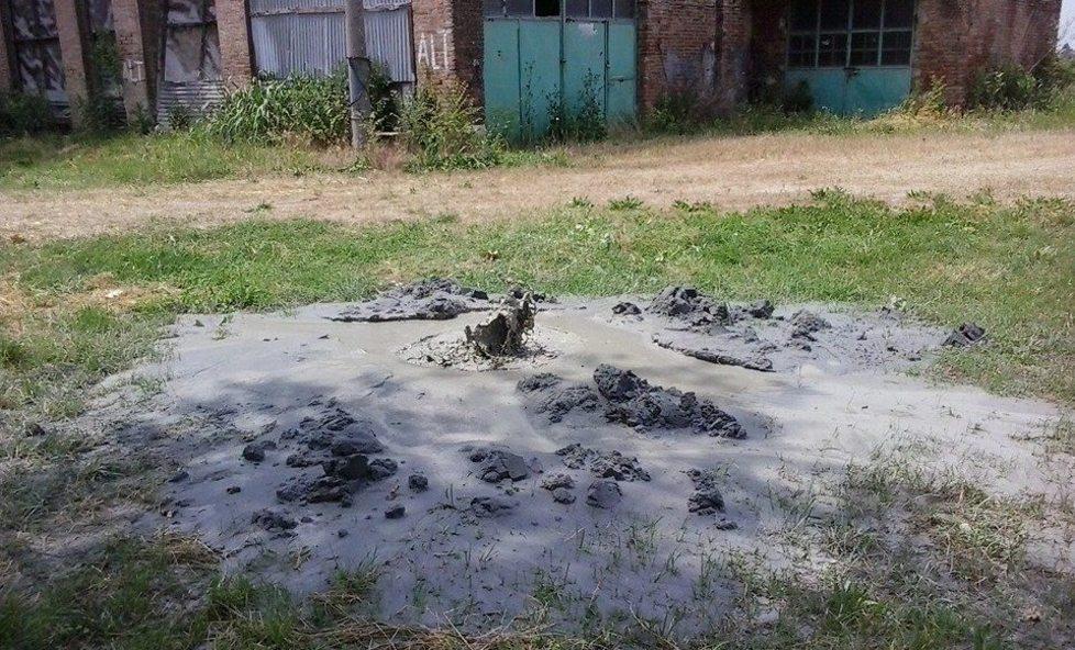 “Vulcanetto” di fango vicino al Panaro 