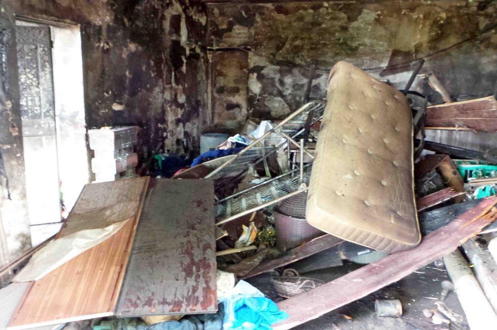 Fulmine fa incendiare magazzino 