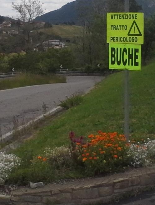 Pericolo “buche” a Ponte Rosso 