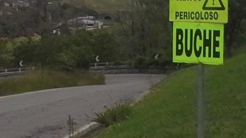 Pericolo “buche” a Ponte Rosso