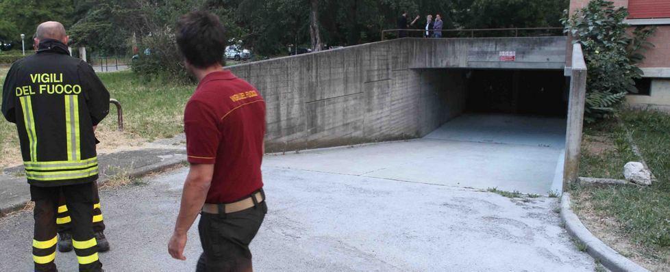 Vandali svuotano gli estintori nei garage sotterranei
