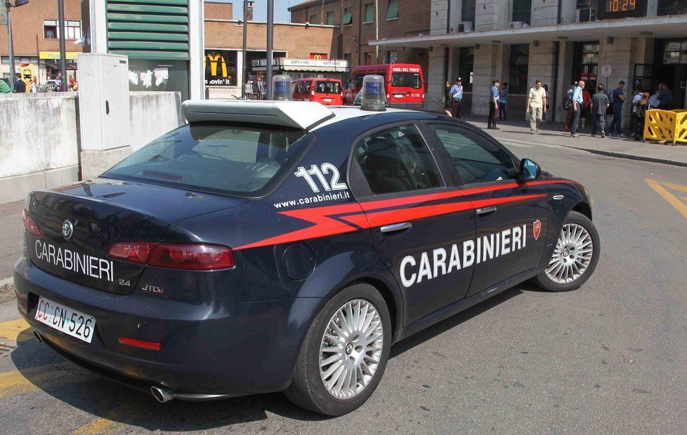 Rapinata di 500 euro mentre sta rincasando 