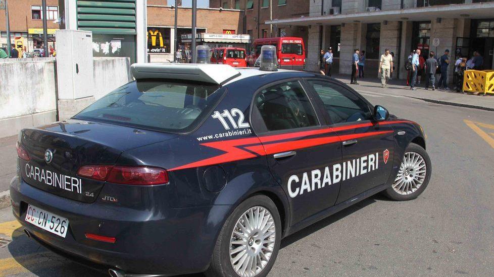 Rapinata di 500 euro mentre sta rincasando