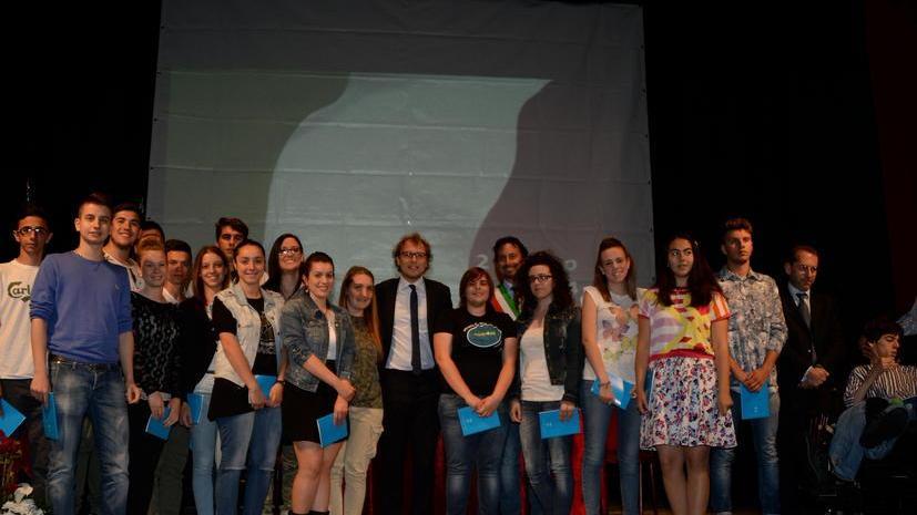 Luca Lotti consegna la Costituzione ai diciottenni