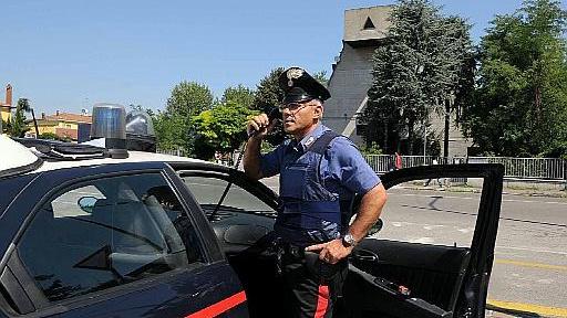 Colpisce la moglie con una catena arrestato