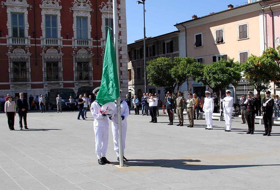 Lavoro e solidarietà, il prefetto va oltre la festa del 2 giugno