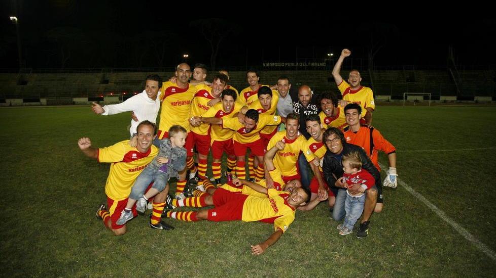 Torneo dei quartieri, calcio d’inizio di Piagentini e Falorni