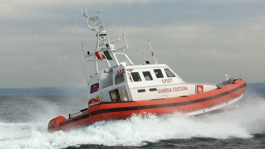 Barca si ribalta a Capo Frasca in salvo quattro diportisti