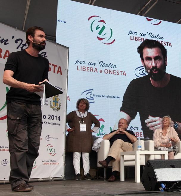 Libertà e giustizia a Modena: una lezione di onestà riempie piazza XX - RIVEDI - FOTO/1 - FOTO/2