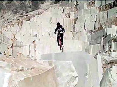 Spopola on line il video di Brumotti alle cave di marmo