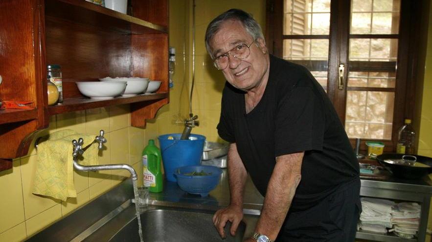 Docce ko, i clienti si lavano in piscina