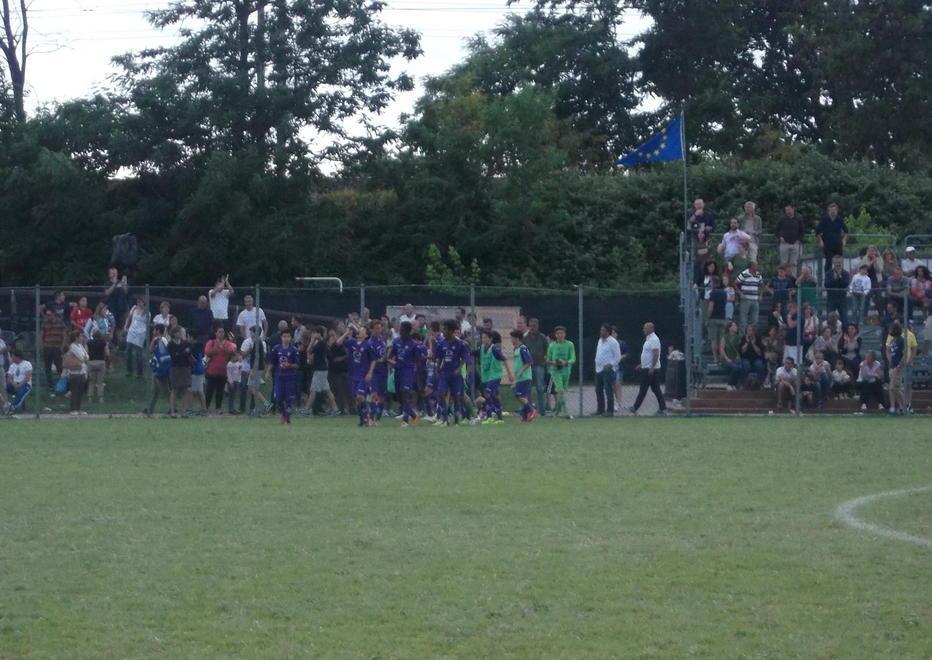 La Fiorentina solleva il trofeo dedicato a Jacopo Menchi 