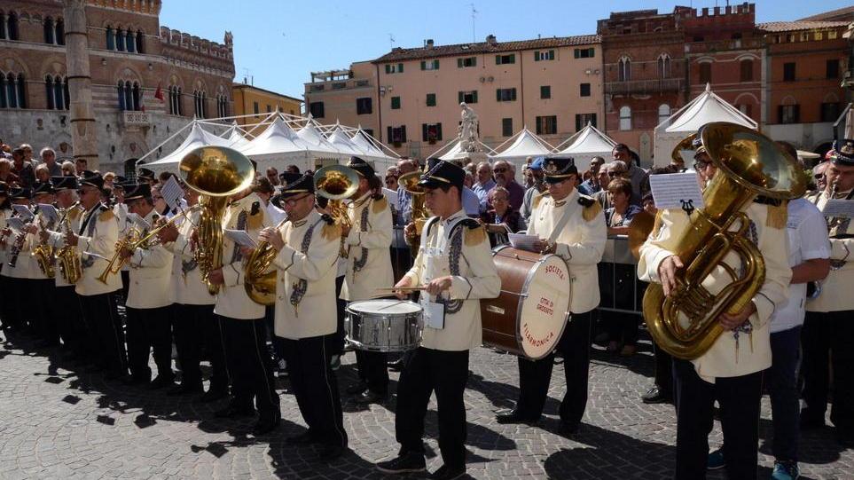 Festa e onorificenze per la Repubblica