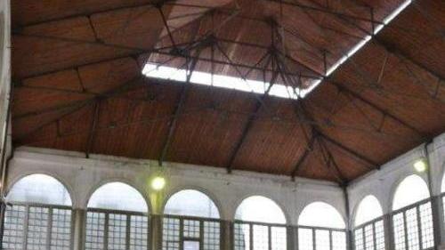 Carmine, montati i ponteggi per l’intervento sul tetto