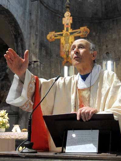 Campane, tutti dalla parte di don Raffaello 