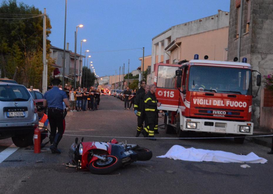 In moto contro un’auto, un morto e un ferito grave 