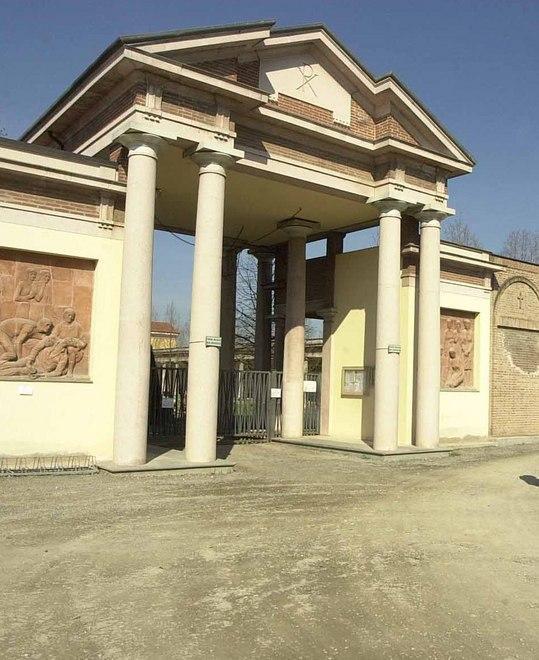Il cimitero apre in ritardo «C’è disorganizzazione»