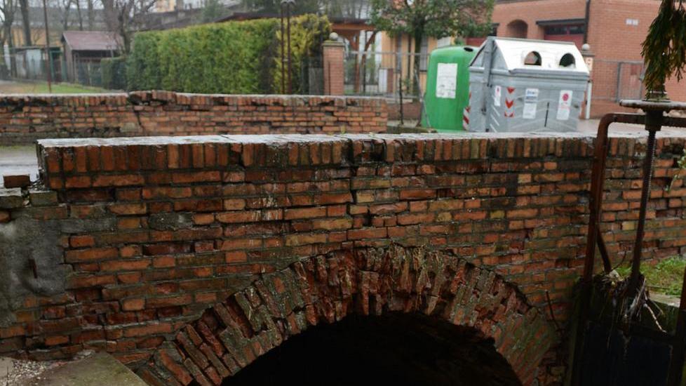 Il ponte di Gorghetto chiuso da mesi: un invito a “Striscia”