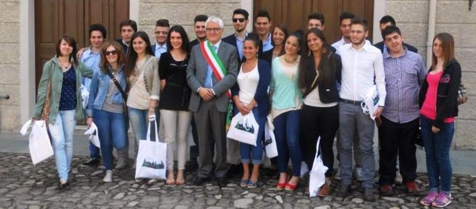 Carpineti consegna la Costituzione ai nuovi maggiorenni