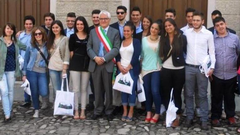Carpineti consegna la Costituzione ai nuovi maggiorenni