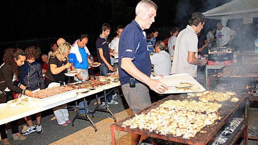 Cento metri di grigliata, record italiano a Prato