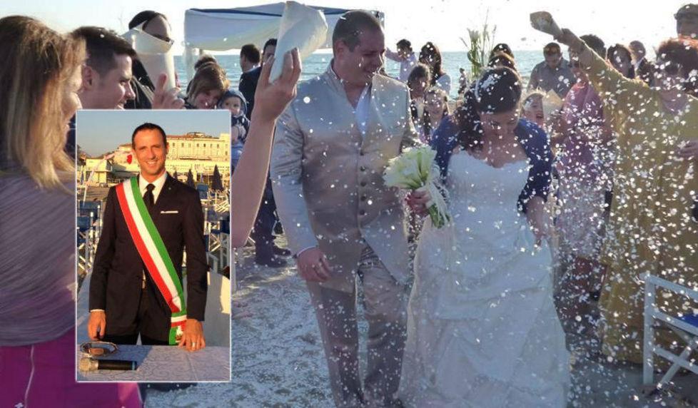 Polemica sul consigliere che celebra “false” nozze 