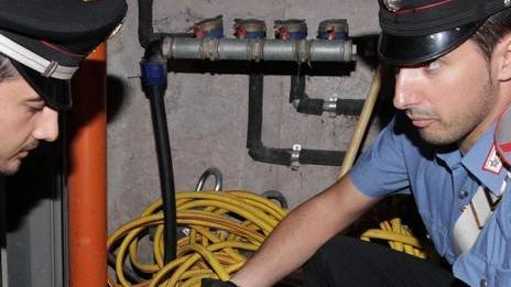 Ruba l’energia elettrica, denunciata dai carabinieri