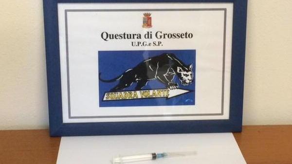 Incastrato dal tatuaggio sul collo