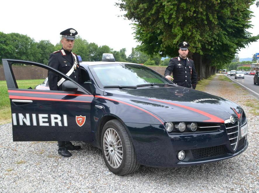 Smontano a pezzi auto rubata Denunciati per ricettazione 
