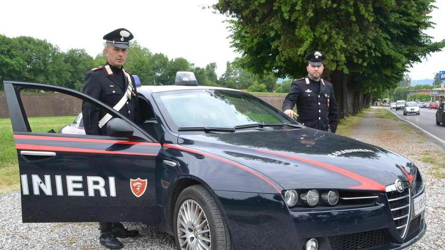 Smontano a pezzi auto rubata Denunciati per ricettazione