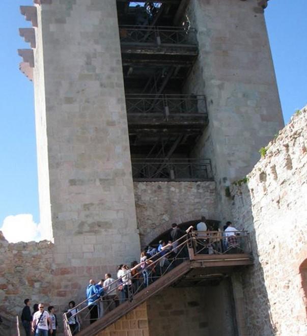 Il sindaco “ispeziona” Bosa Oggi la verifica alla torre