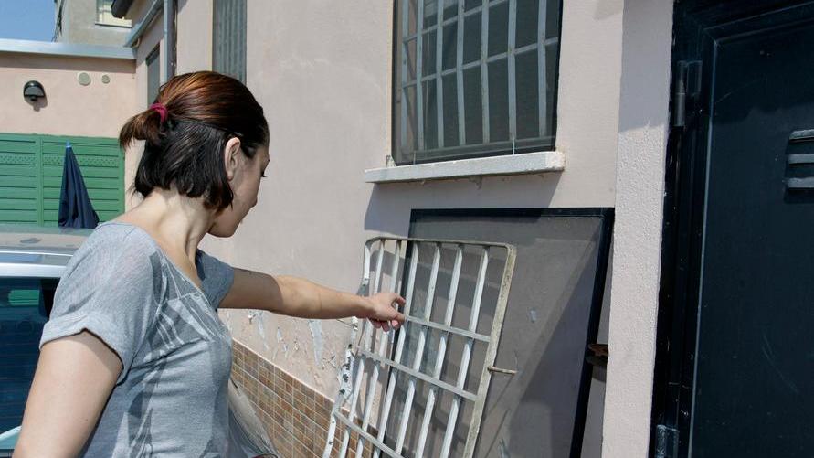 Ladri al bar Il Ciclone: rubati vino e soldi