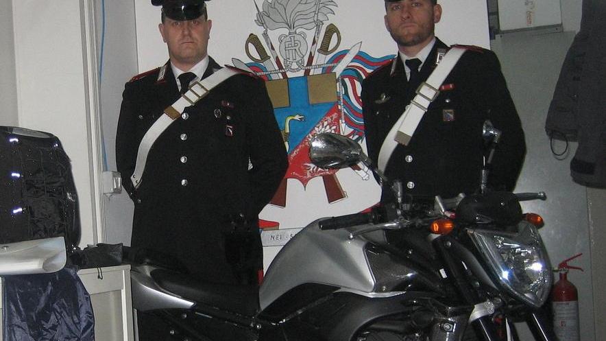Ritrova i pezzi della sua moto su Internet