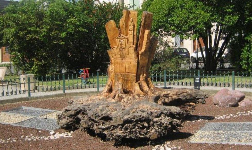 Una “zocca” recuperata diventa un monumento ligneo