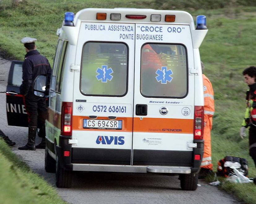 Auto contro moto, ferito un 24enne 