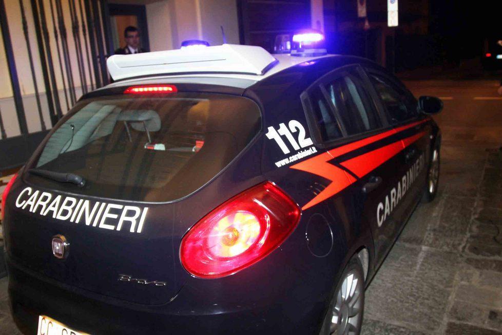Forzano la serranda elettrica e rubano soldi dal videopoker 